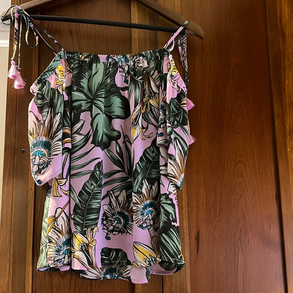 Cute off the shoulder blouse (purpley pink)